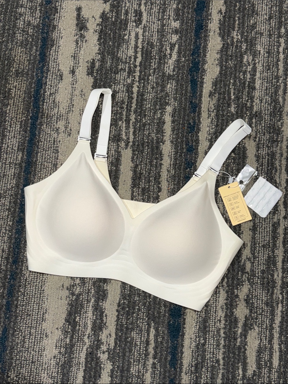 NWT Size Large Seamless Light Cream Wireless Molded Cup Bra Adjustable Strap